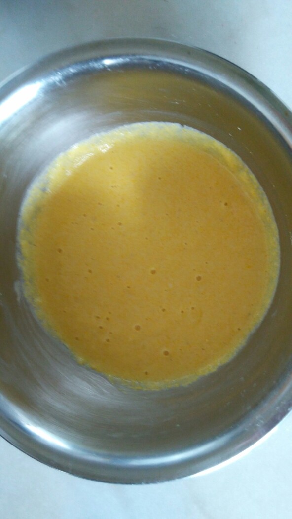 玉米椰香饼,用水把面粉和成像酸奶粘稠，醒十五分钟