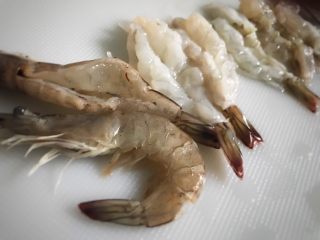 宴客菜：冬瓜什锦盏,鲜虾开背去虾线，剥皮成为虾仁