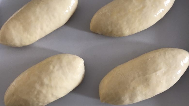 欧蕾面包,入38度左右的温暖湿润处进行最后发酵。
发酵至差不多两倍左右。