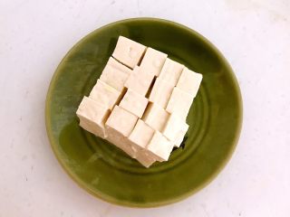 5分钟快手菜  适合减肥的油菜豆腐汤,切成1.5㎝的小方块