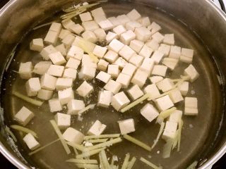 5分钟快手菜  适合减肥的油菜豆腐汤,开锅后煮2分钟