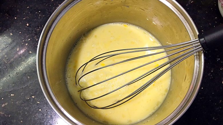 金沙奶黄馅（为月饼季而准备）,手动打蛋器打匀