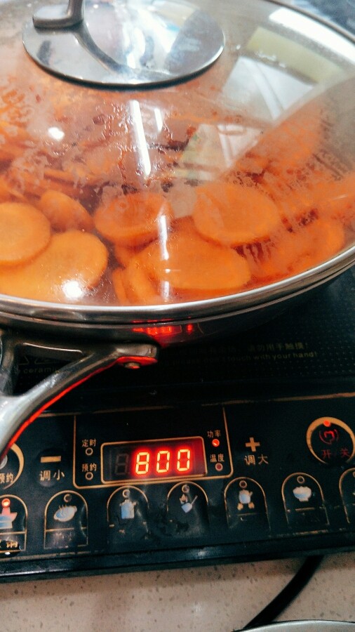 胡萝卜果干,盖盖子800瓦1个小时