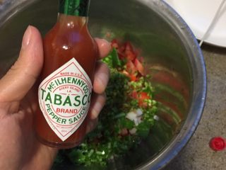 墨西哥风味牛肉沙拉,Tabasco sauce按照自己的喜好加入，这个挺辣的。