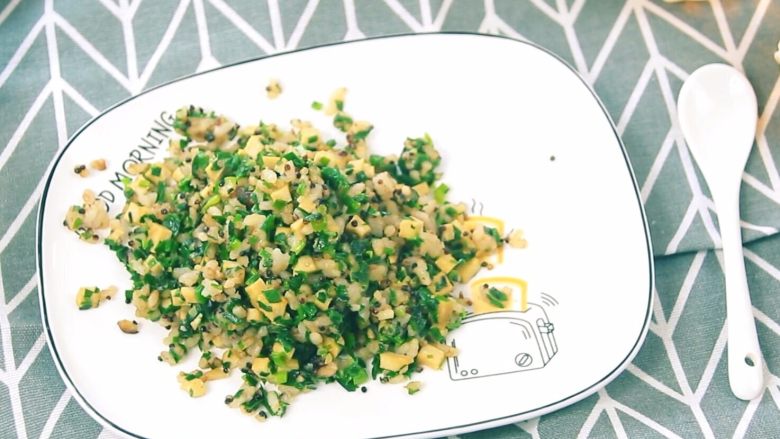 韭菜香干炒藜麦饭,🌻小贴士：因为韭菜的味道很浓，所以不需要放其他葱姜来帮忙。