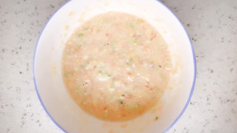 三文鱼蔬菜小方 宝宝辅食,继续搅拌均匀，大概是稠稠的酸奶质地