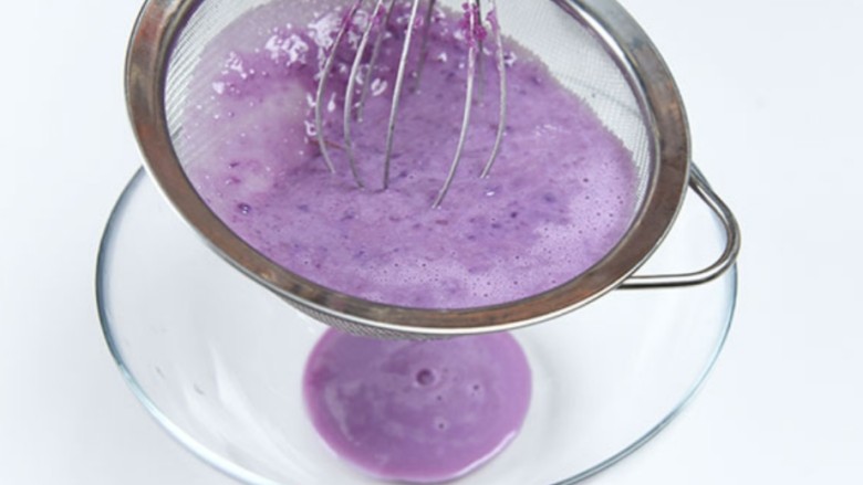 紫薯慕斯,过筛，过滤掉其中的纤维和颗粒