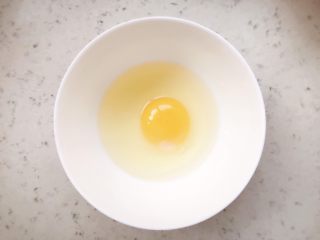 南瓜盅焖饭 宝宝辅食,没吃过蛋白的宝宝只取蛋黄即可