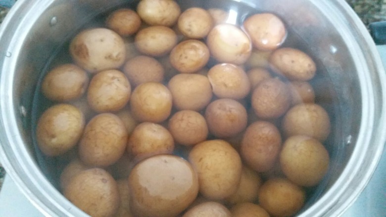 万能的土豆+飘香小土豆,中火煮了18分钟
