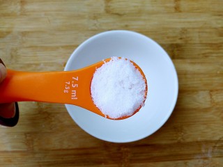 糖醋荷包蛋,调糖醋汁：白糖7g。