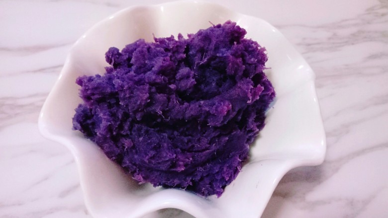 回甘清甜的苦瓜酿紫薯,紫薯泥，我个人特别喜欢紫色。很浪漫(^_^)