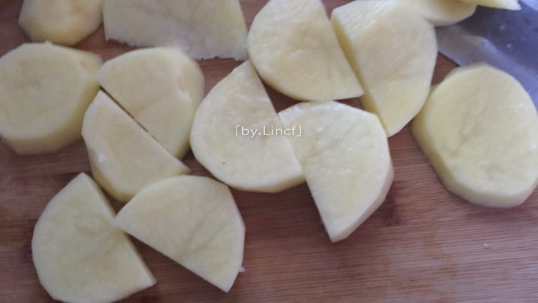 芝士焗土豆泥,土豆去皮洗净后切小成小块