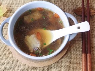 松茸花菇枸杞排骨汤