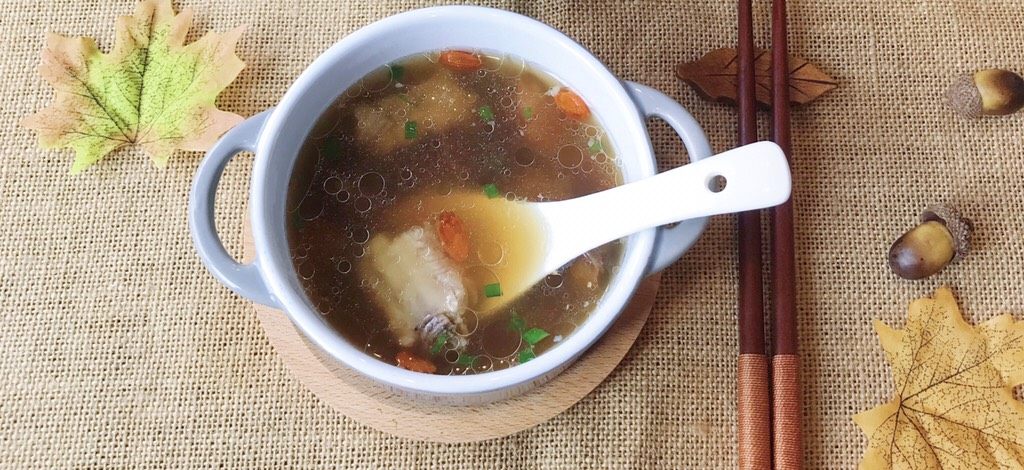 松茸花菇枸杞排骨汤