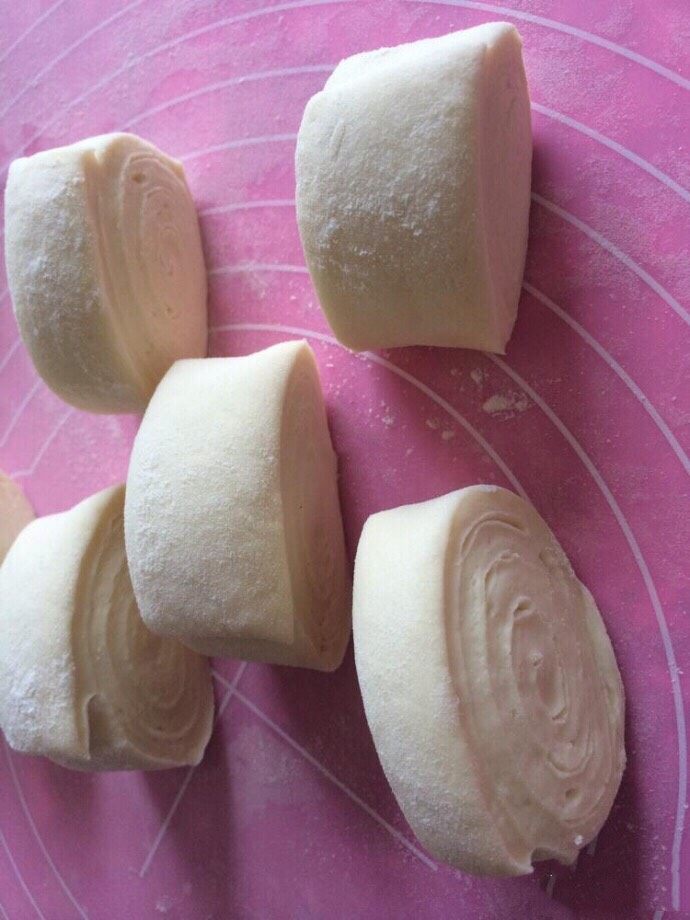 兔兔🐰奶黄包（内附奶黄馅做法）,切成均匀小剂子