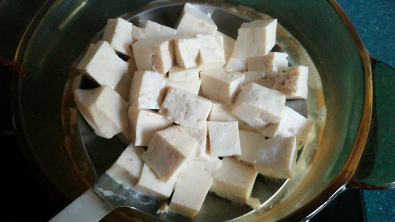 羊肉炖豆腐（附清汤羊肉）,捞出控水待用。