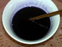 蓝莓慕斯杯,隔水加热至完全溶化