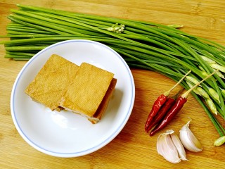 韭菜苔炒香干,准备食材！