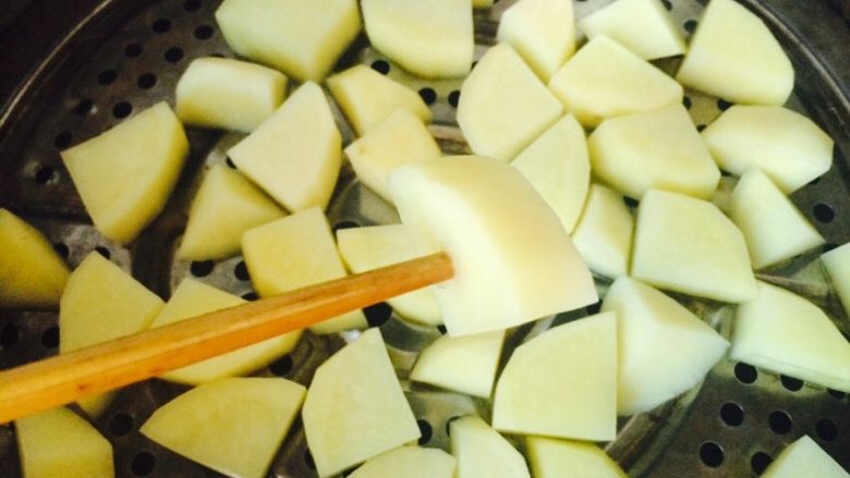 锅巴土豆,能用筷子插透，但又不会烂