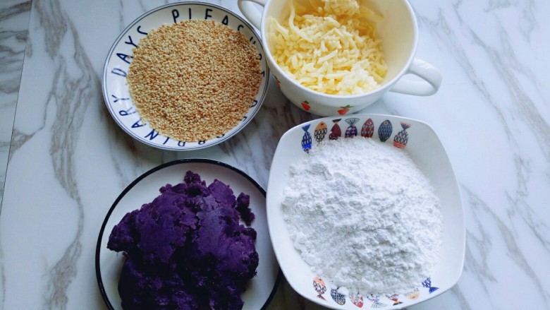 芝士紫薯球#附紫薯泥制作#,食材准备好。
