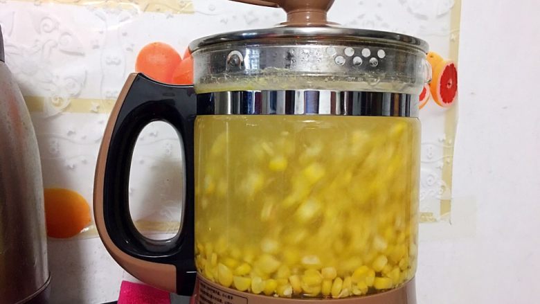 奶香玉米汁,水开后煮上15分钟就熟了。