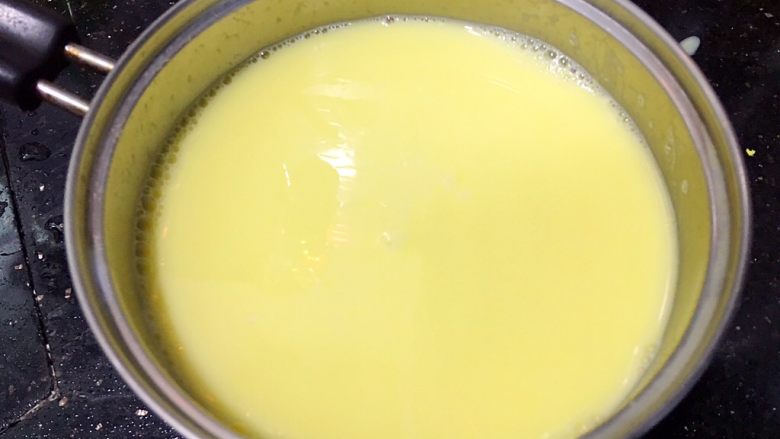奶香玉米汁,香气扑鼻的奶香玉米汁就做好咯！是不是很简单呢？