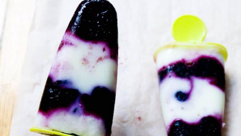 蓝莓酸奶冰棍,想吃健康甜食的时候，就从冰箱里拿出冰棍吃吧！