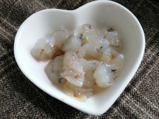 水晶虾饺,留三分之一虾切粒