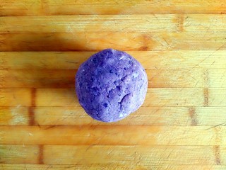 甜心三色糯米雪绒球,柔软的紫薯糯米团