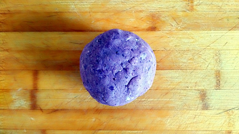 甜心三色糯米雪绒球,柔软的紫薯糯米团
