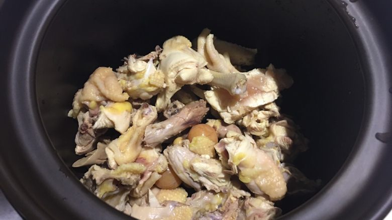 榴莲炖鸡汤,然后放进砂锅