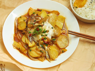 土豆烧鲳鱼,成品4