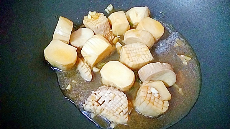 花样杏鲍菇,把汤汁收至浓稠即可出锅