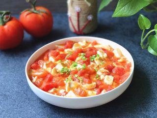 #百搭西红柿# 蟹黄豆腐烩番茄,盛盘后撒少许葱花增色提香