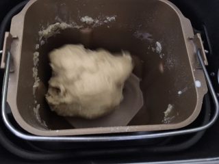 一次性
发酵淡奶油吐司,开启imix程序，开始揉面,一个程序后在加入软化的黄油和盐，在开启一个imix程序