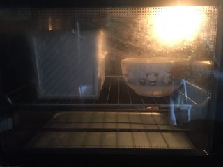 一次性
发酵淡奶油吐司,盖上保鲜膜，放一碗热水在烤箱，开启发酵档,60分钟