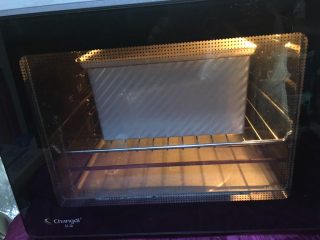 一次性
发酵淡奶油吐司,烤箱200度40分钟，每个烤箱温差不一样，具体自己烤箱的温度来