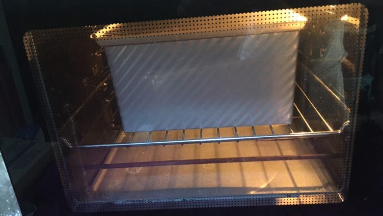 一次性
发酵淡奶油吐司,烤箱200度40分钟，每个烤箱温差不一样，具体自己烤箱的温度来
