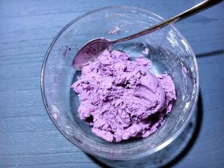 芝士椰蓉紫薯球,搅拌均匀