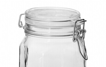 蜂蜜柠檬特饮,密封罐用热水消毒并擦拭干净（这样做可保证柠檬蜂蜜在储存过程中不容易变质）