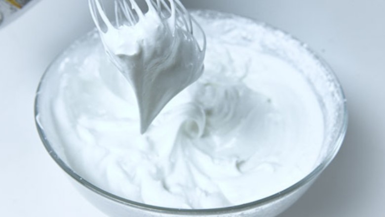 海盐芝士奶盖,提示:因分量不多，用一个打蛋头进行打发更易把控浓稠程度