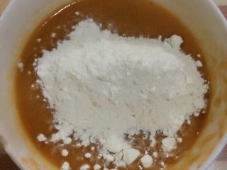 胡萝卜莲藕排骨疙瘩面  宝宝辅食10M+,打好的排骨泥加入面粉