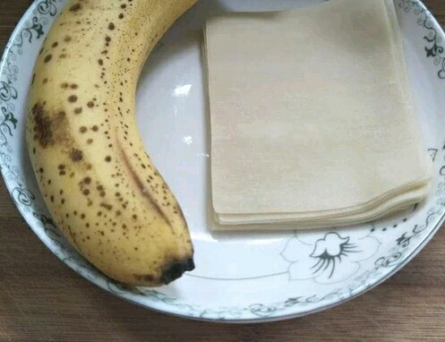 香煎香蕉角,需要的材料非常简单哦