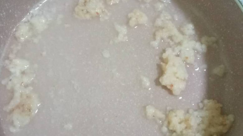 鲜虾山药羹  宝宝辅食10M+,锅中加一碗清水，放入剁好的虾泥