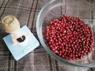 自制蜜豆芋圆,红小豆洗净