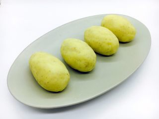 会跳舞的大土豆,用手把土豆泥塑成土豆，每个土豆约120g左右。