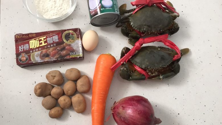 泰式椰浆土豆咖喱蟹,准备好材料