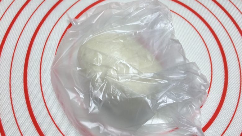 酸奶小吐司（老面法）,用保鲜袋装好，放入冰箱冷藏室，发酵12小时以上，冷藏存放3天都没问题，再用不完就分装冷冻