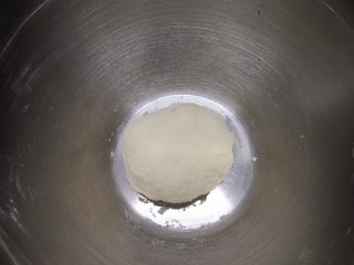 酸奶小吐司（老面法）,只有一点点，就用手和面，差不多揉光就可以了