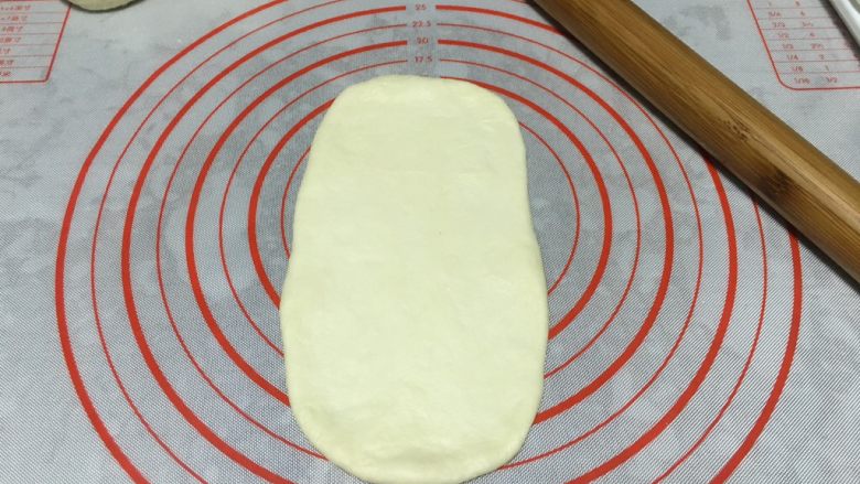 酸奶小吐司（老面法）,用擀面杖擀成长方形